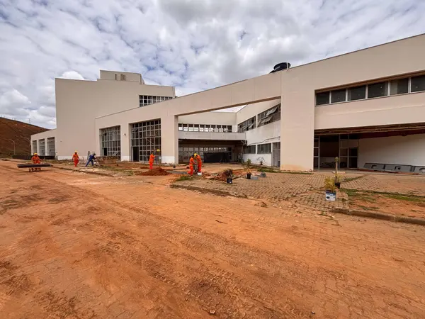 Governo de Minas vistoria obras do Hospital Regional de Governador Valadares, que avançam dentro do cronograma