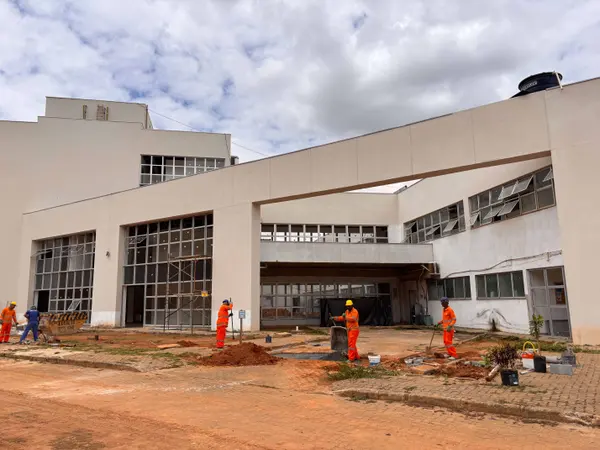 Governo de Minas vistoria obras do Hospital Regional de Governador Valadares, que avançam dentro do cronograma
