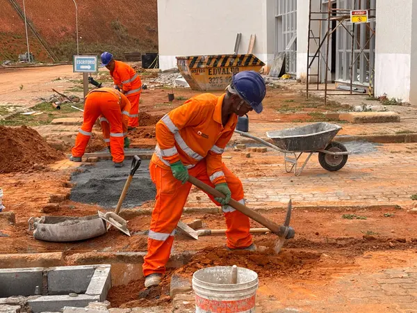 Governo de Minas vistoria obras do Hospital Regional de Governador Valadares, que avançam dentro do cronograma