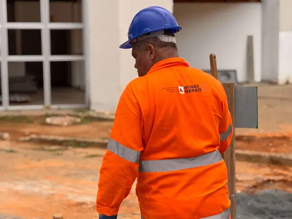 Governo de Minas vistoria obras do Hospital Regional de Governador Valadares, que avançam dentro do cronograma