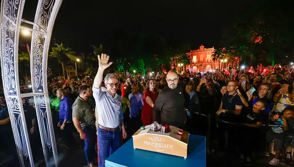 Governo de Minas abre o Natal da Mineiridade 2025 com inauguração das luzes da Praça da Liberdade e concerto da Vesperata de Diamantina