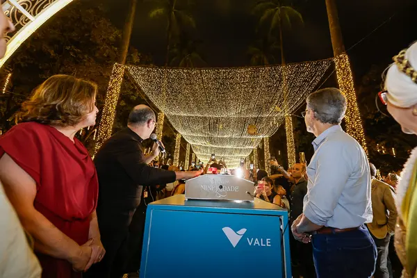 Governo de Minas abre o Natal da Mineiridade 2025 com inauguração das luzes da Praça da Liberdade e concerto da Vesperata de Diamantina
