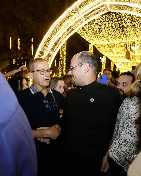Governo de Minas abre o Natal da Mineiridade 2025 com inauguração das luzes da Praça da Liberdade e concerto da Vesperata de Diamantina