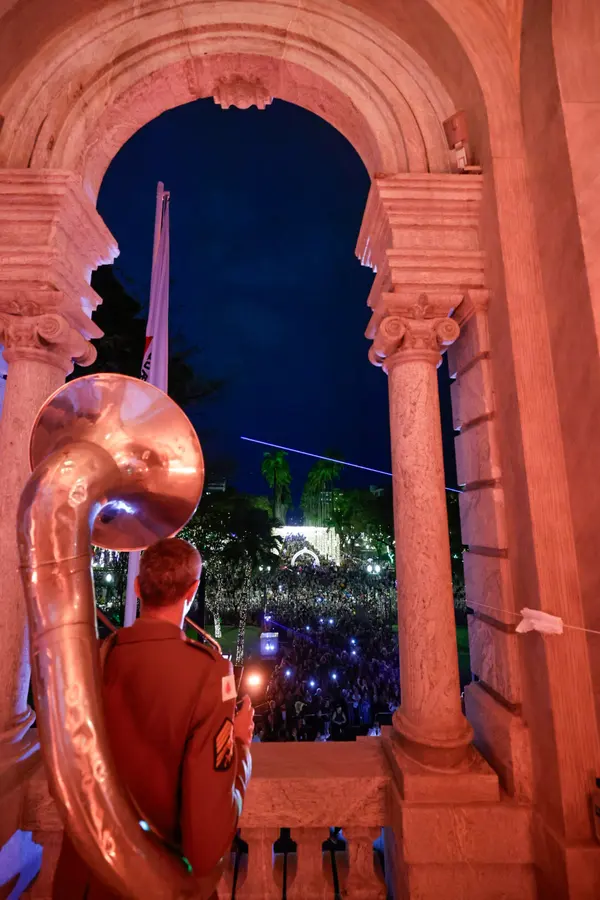 Governo de Minas abre o Natal da Mineiridade 2025 com inauguração das luzes da Praça da Liberdade e concerto da Vesperata de Diamantina