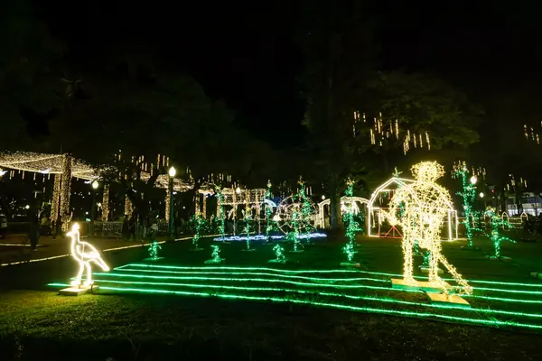 Governo de Minas abre o Natal da Mineiridade 2025 com inauguração das luzes da Praça da Liberdade e concerto da Vesperata de Diamantina