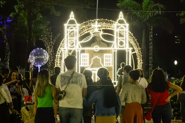 Governo de Minas abre o Natal da Mineiridade 2025 com inauguração das luzes da Praça da Liberdade e concerto da Vesperata de Diamantina