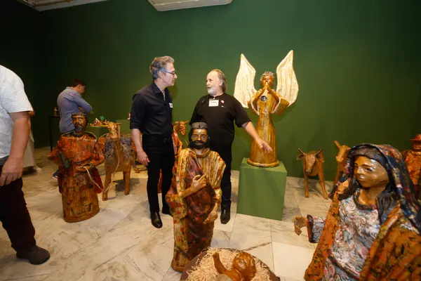 Governador de Minas conhece exposições no Palácio das Artes que celebram a cultura do estado
