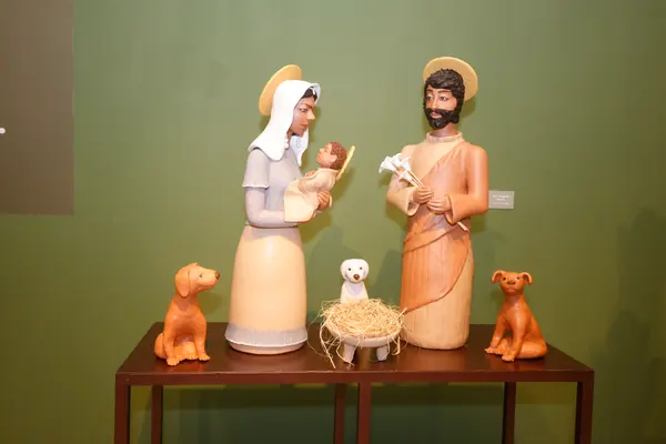 Governador de Minas conhece exposições no Palácio das Artes que celebram a cultura do estado