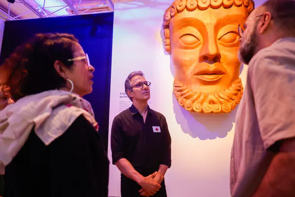 Governador de Minas conhece exposições no Palácio das Artes que celebram a cultura do estado
