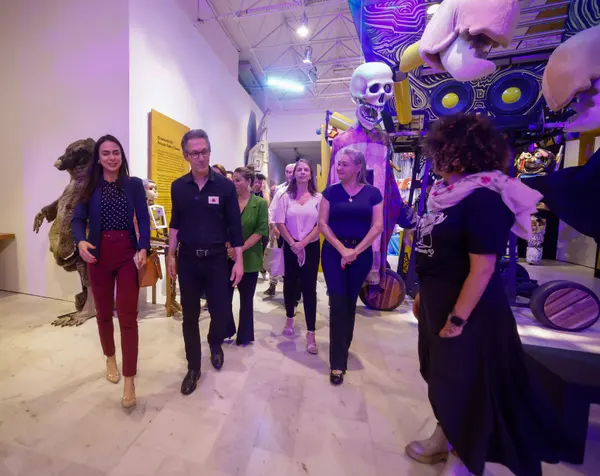 Governador de Minas conhece exposições no Palácio das Artes que celebram a cultura do estado