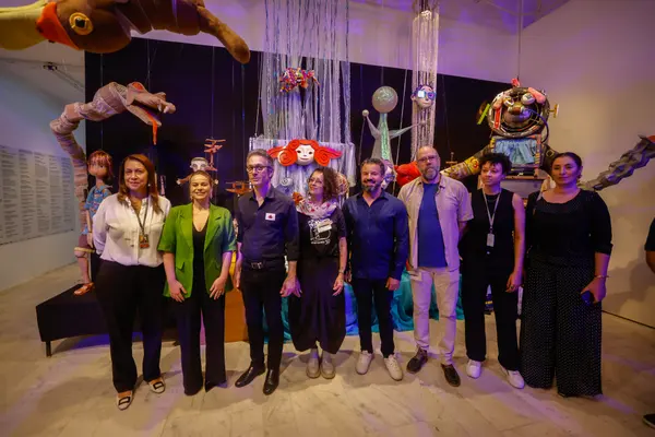 Governador de Minas conhece exposições no Palácio das Artes que celebram a cultura do estado