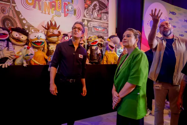 Governador de Minas conhece exposições no Palácio das Artes que celebram a cultura do estado