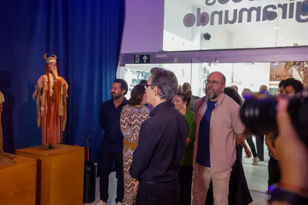 Governador de Minas conhece exposições no Palácio das Artes que celebram a cultura do estado