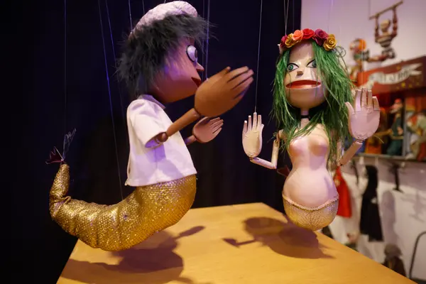 Governador de Minas conhece exposições no Palácio das Artes que celebram a cultura do estado