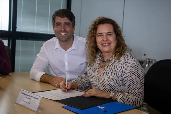 Secretaria de Saúde formaliza parceria com a UFMG para a promoção de melhorias para a saúde dos mineiros