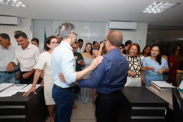 Governo de Minas acompanha entregas da Saúde e Segurança no Centro-Oeste do estado