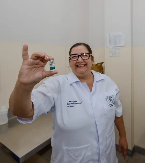 Minas inicia imunização contra a dengue com vacina 100% nacional, de dose única, em Nova Lima