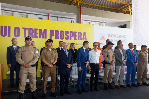 Governo de Minas participa da entrega de helicóptero e caminhão-tanque à Polícia Militar