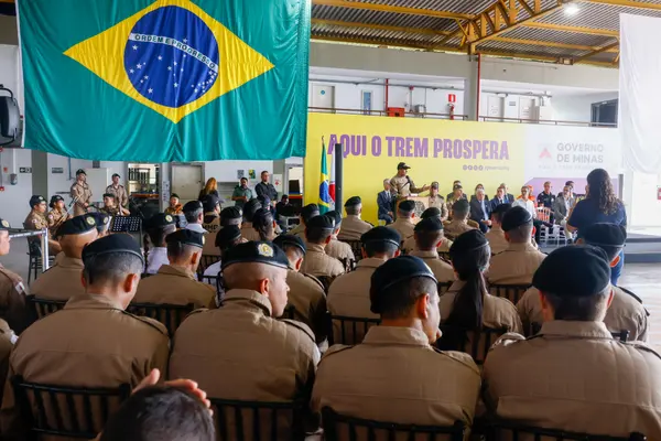 Governo de Minas participa da entrega de helicóptero e caminhão-tanque à Polícia Militar