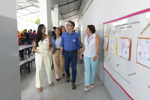 Governo de Minas entrega obras de revitalização de escola estadual em Ipatinga