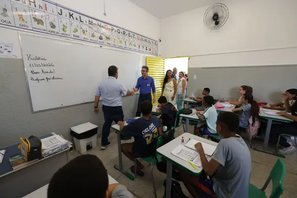 Governo de Minas entrega obras de revitalização de escola estadual em Ipatinga
