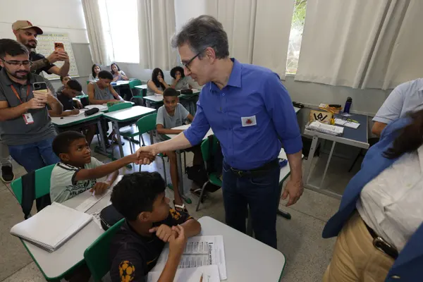 Governo de Minas entrega obras de revitalização de escola estadual em Ipatinga