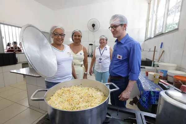 Governo de Minas entrega obras de revitalização de escola estadual em Ipatinga