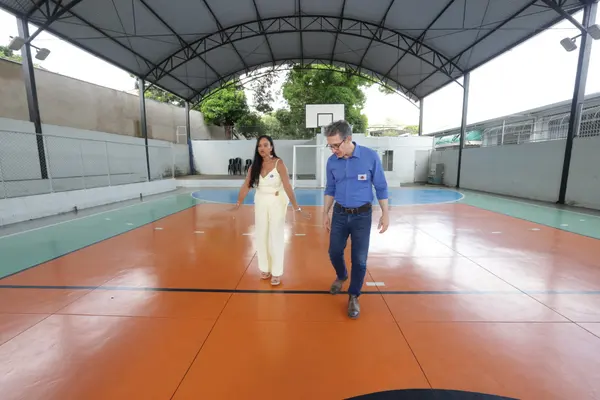 Governo de Minas entrega obras de revitalização de escola estadual em Ipatinga