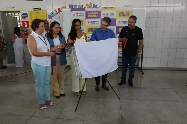 Governo de Minas entrega obras de revitalização de escola estadual em Ipatinga