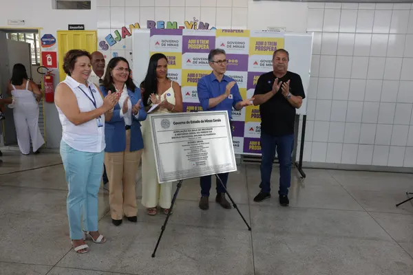 Governo de Minas entrega obras de revitalização de escola estadual em Ipatinga