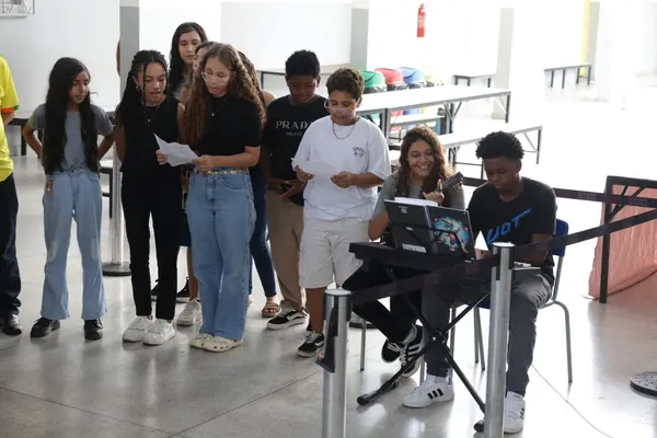 Governo de Minas entrega obras de revitalização de escola estadual em Ipatinga