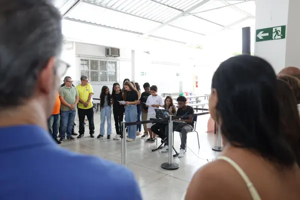 Governo de Minas entrega obras de revitalização de escola estadual em Ipatinga