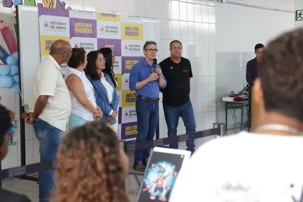 Governo de Minas entrega obras de revitalização de escola estadual em Ipatinga