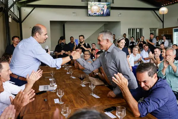 Em Itueta, governador em exercício almoçou com prefeitos e parlamentares, quando apresentou detalhes do Plano Estadual de Ação em Saúde do Acordo de Reparação do Rio Doce
