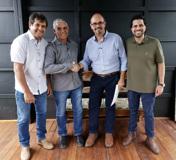 Em Itueta, governador em exercício almoçou com prefeitos e parlamentares, quando apresentou detalhes do Plano Estadual de Ação em Saúde do Acordo de Reparação do Rio Doce