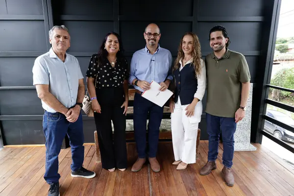Em Itueta, governador em exercício almoçou com prefeitos e parlamentares, quando apresentou detalhes do Plano Estadual de Ação em Saúde do Acordo de Reparação do Rio Doce