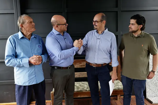 Em Itueta, governador em exercício almoçou com prefeitos e parlamentares, quando apresentou detalhes do Plano Estadual de Ação em Saúde do Acordo de Reparação do Rio Doce