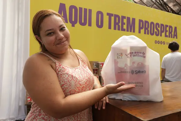 A cuidadora de idosos Paloma Regina Almeida