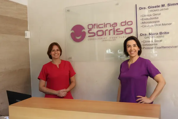 Gisele Simm e Mara Souza Brito administram a clínica Oficina do Sorriso há 20 anos