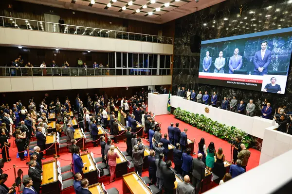 Mateus Simões é empossado governador e reforça projeto de desenvolvimento de Minas Gerais
