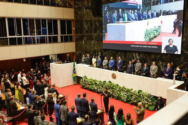 Mateus Simões é empossado governador e reforça projeto de desenvolvimento de Minas Gerais