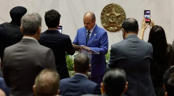 Mateus Simões é empossado governador e reforça projeto de desenvolvimento de Minas Gerais