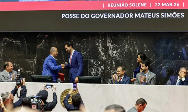 Mateus Simões é empossado governador e reforça projeto de desenvolvimento de Minas Gerais