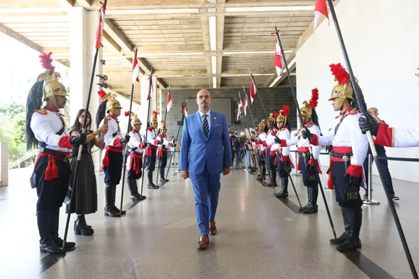 Mateus Simões é empossado governador e reforça projeto de desenvolvimento de Minas Gerais