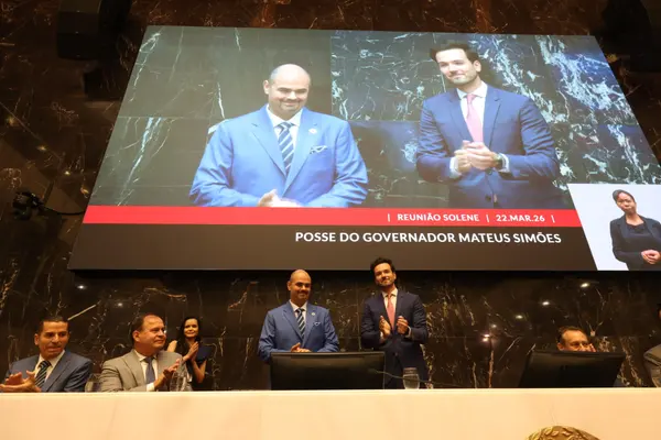 Mateus Simões é empossado governador e reforça projeto de desenvolvimento de Minas Gerais