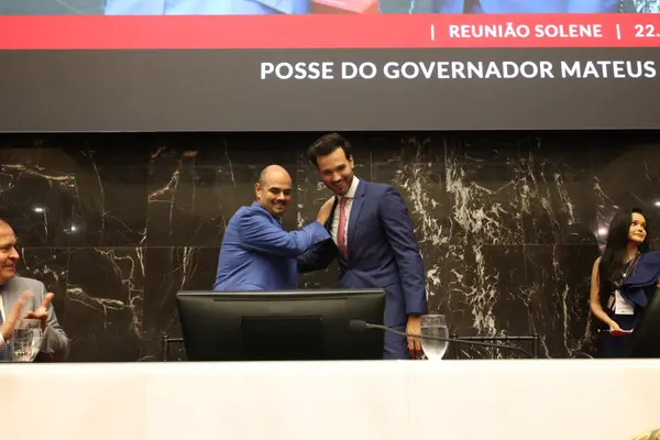 Mateus Simões é empossado governador e reforça projeto de desenvolvimento de Minas Gerais