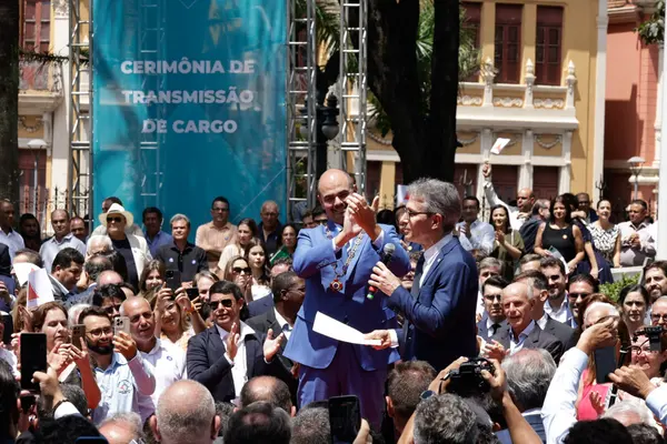 Governo de Minas realiza cerimônia de transmissão do cargo de governador de Romeu Zema para Mateus Simões