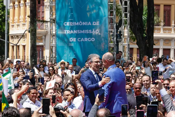 Governo de Minas realiza cerimônia de transmissão do cargo de governador de Romeu Zema para Mateus Simões
