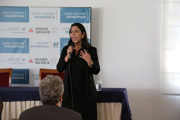 "Quando trabalhamos com a prevenção dessas doenças crônicas, conseguimos reduzir o gasto de saúde pública, pois o tratamento de uma doença crônica, a longo prazo, é elevado", diz Camila Brandão