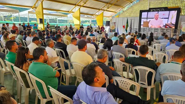 Cerimônia de assinatura do Regulamento Técnico de Identidade e Qualidade (RTIQ) em São Pedro do Suaçuí.